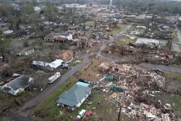 අමෙරිකා එක්සත් ජනපදයේ ප්‍රාන්ත කිහිපයකට හදිසි තත්ත්වයක් ප්‍රකාශයට පත් කෙරේ.