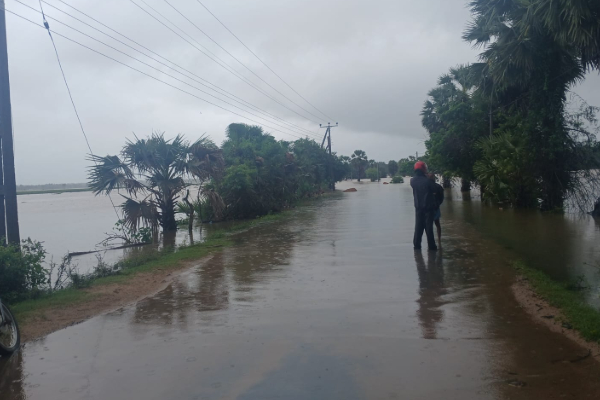 நாட்டில் மேலும் சில பகுதிகள் வெள்ள அபாயத்தில்! விடுக்கப்பட்டுள்ள சிவப்பு எச்சரிக்கை.. | Severe Flood Alert Issued For Low Lying Areas