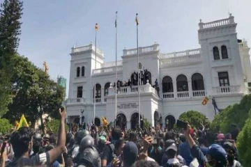 முற்றுகையிடப்பட்ட அரச மாளிகைகள்! 70 பேர் அடையாளம் காணப்பட்டுள்ளதாக தகவல்