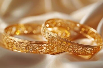 දවස ගාණේ උඩ පහළ යන රන් මිල අද බිම වැටෙයි - පවුමක්වත් ගන්න හිතපු අයට අද මිල ගණන් මෙන්න