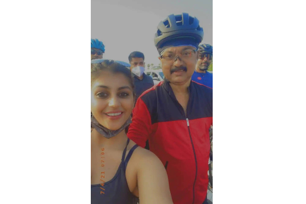 முதல்வர் ஸ்டாலினுடன் யாஷிகாவின் செல்பி: வைரலாக்கும் ரசிகர்கள் | Yashika Anand Selfie With Mk Stalin