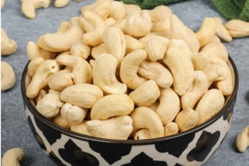 பக்கவிளைவுகளை ஏற்படுத்தும் முந்திரி! யாரெல்லாம் சாப்பிடக்கூடாது தெரியுமா?