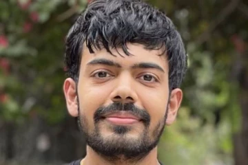 இந்தியரின் வாழ்வை மாற்றிய இணையம்.. தான் உருவாக்கிய செயலியை ரூ.416 கோடிக்கு விற்று அசத்தல்