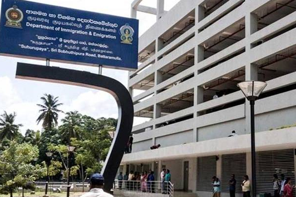 இலங்கையில் தலைமறைவான பிரித்தானிய பெண்: மக்களிடம் உதவி கோரும் அதிகாரிகள்! | Uk Woman Hiding Sri Lanka Authorities Help Public