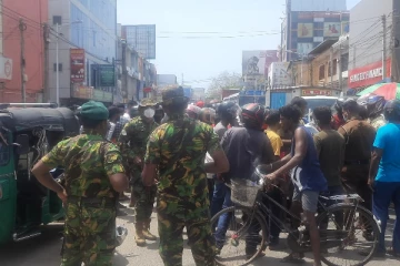 யாழில் வீதியை மறித்து பொதுமக்கள் போராட்டம்: போக்குவரத்தும்  தடைப்பட்டது (Photos)