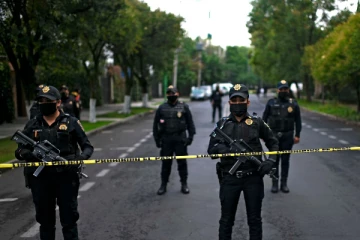 மெக்சிகோவில் மர்ம நபர்களால் துப்பாக்கி சூடு! குழந்தை உட்பட 8 பேர் பலி