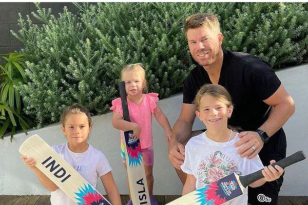 “அவர மாதிரி ஏன் உங்களால அடிக்க முடியல டேடி” - டேவிட் வார்னரை கேள்வி கேட்கும் மகள்கள் - தமிழ்நாடு