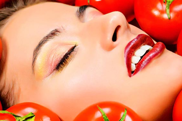 சரும பிரச்சனைகளுக்கு தீர்வு தரும் தக்காளி மஞ்சள் | Tomato Turmeric Is A Remedy For Skin Problems
