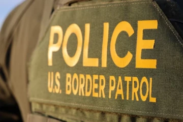 பிரித்தானிய கணவரை கனடா வழியாக அமெரிக்காவுக்குள் கடத்த முயன்ற பெண் கைது