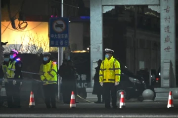 15 ஆவது மாடியில் இருந்து தூக்கி வீசப்பட்ட குழந்தைகள்; பெற்றோர் செய்த கொடூரம்!