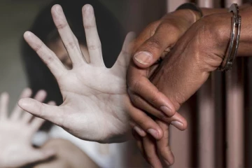 4 வயது மகளை அடித்து துன்புறுத்திய தந்தைக்கு சிறை