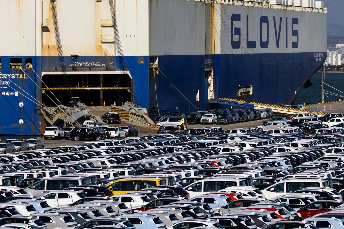 ஹோர்முஸ் நீரிணை பதற்றம்! இலங்கையில் குவிக்கப்படும் சொகுசு கார்கள் | Sri Lanka Emerged Holding Point For Luxury Vehicle