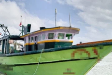 ඉන්දීය ධීවර යාත්‍රාවක් නාවික හමුදා භාරයට