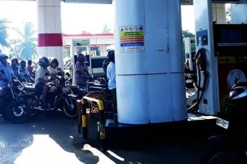 யாழில்   பதுக்கப்பட்ட டீசல்;  முற்றுகையிட்ட அதிகாரிகள்!