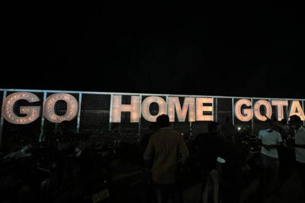 காலி முகத்திடலில் மின்னும் Go Home Gota! (Photos) | Galle Protest Tamil New Year Gohomegota Crisis