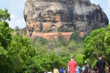 சீகிரிய மற்றும் பொலனறுவை ஆகிய பகுதிகளுக்கு உள்நாட்டு சுற்றுலாப் பயணிகள் பயணம் செய்வதற்கு தடை
