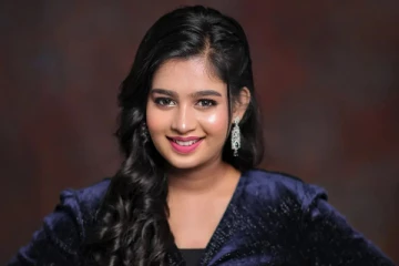 ஸ்கூல் பெண்ணாக மாறிய பிக் பாஸ் ஜனனி! வைரலாகும் புகைப்படங்கள