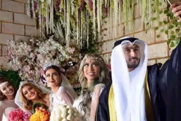 ஒரே மேடையில் 4 பெண்களுடன் திருமணம்; வைரலாகும் புகைப்படம்!