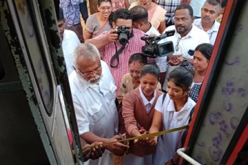 யாழ். நகரில் புதிய பேருந்து சேவையை ஆரம்பித்து வைத்த அமைச்சர் டக்ளஸ்