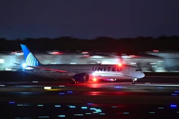 boeing 787 declares after takeoff in dulles