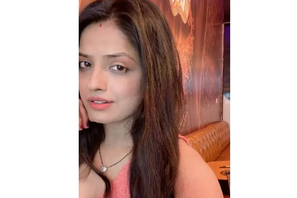 ஆண் துணை தேவையில்லை! தன்னை தானே திருமணம் செய்து கொண்ட நடிகை; ஆடிப்போன ரசிகர்கள் | Actress Kanishka Soni Married Herself