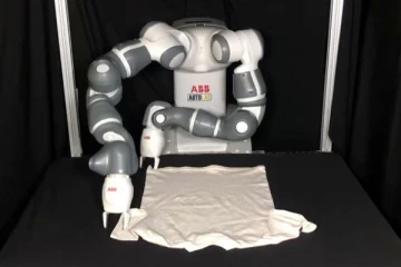 துணிகளை மடித்து வைக்கும் இயந்திரம் கண்டுபிடிப்பு