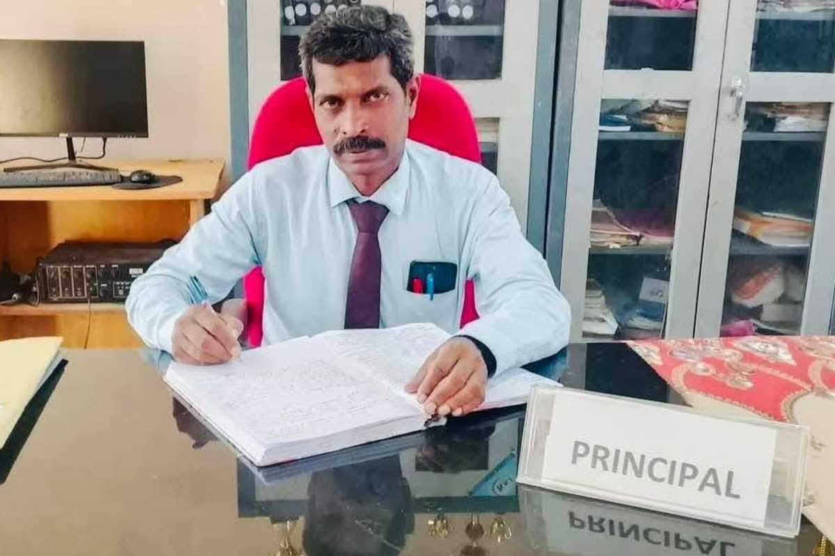 யாழில் படகில் இருந்து விழுந்த அதிபர் உயிரிழப்பு; படகோட்டி கைது | Principal Dies After Falling From Boat In Jaffna யாழில் படகில் இருந்து விழுந்த அதிபர் உயிரிழப்பு; படகோட்டி கைது | Principal Dies After Falling From Boat In Jaffna