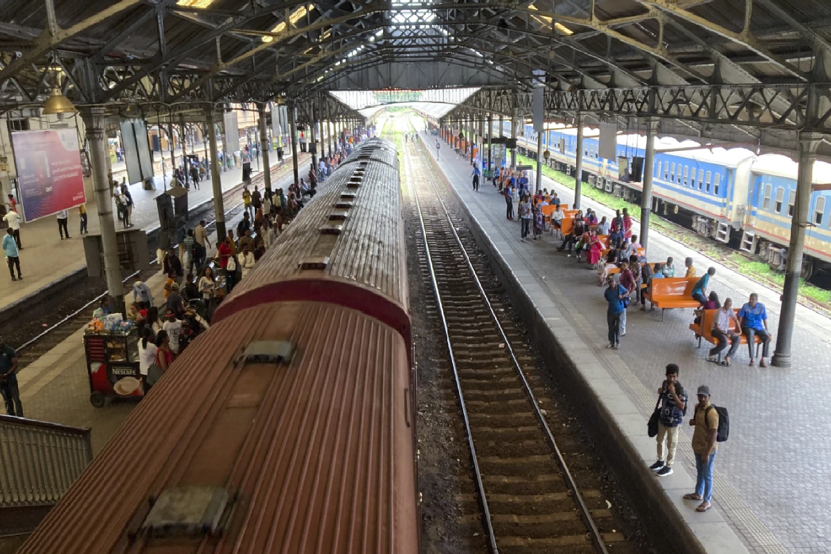 பணிப்புறக்கணிப்புக்குத் தயாராகும் ரயில்வே தொழிற்சங்கங்கள் | Railway Unions Prepare For Strike Action