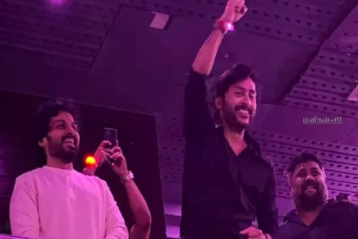 தியேட்டரில் த்ரிஷா! உச்சகட்ட சந்தோஷத்தில் ரசிகர்கள்... வைரலாகும் காணொளி | Trisha In The Theater Fans Are Happy Video Viral