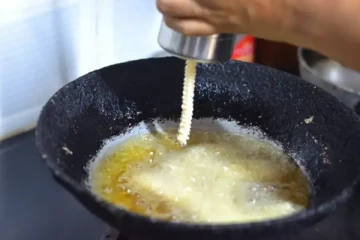 மொறு மொறுப்பான பட்டர் முறுக்கு செய்வது எப்படி? பார்த்ததும் நாவில் எச்சில் ஊற வைக்கும் சுவை