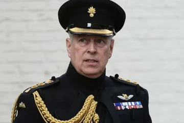 மன்னர் சார்லசிடம் மன்னிப்புக் கேட்கும் பிரீத்தி பட்டேல்: சர்ச்சைப் பின்னணி