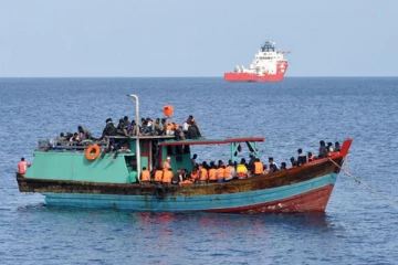 அவுஸ்திரேலியாவுக்கு செல்வதாய் படகில் ஏற்றிவிட்டு காட்டிக்கொடுக்கும் கடத்தல்காரர்கள் - செய்திகளின் தொகுப்பு