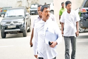 இராஜாங்க அமைச்சரின் வீட்டின் மீது தாக்குதல்