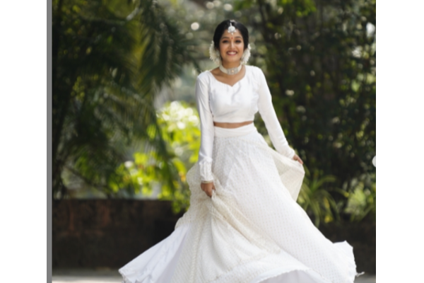 ரசிகர்களை கவர்ந்த அஜித்தின் ரீல் மகள் அனிகா - அதுவும் இப்படியொரு உடையிலா | Anikha Latest Photoshoot Gone Viral