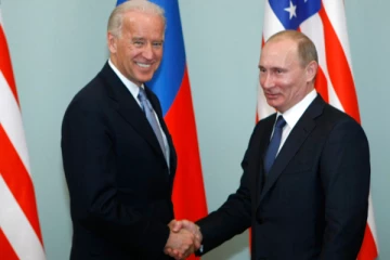 ரஷ்யா மீது பொருளாதாரத் தடை ; தூதர்களை வெளியேறுமாறு அமெரிக்கா அதிரடி உத்தரவு