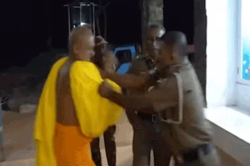 மட்டக்களப்பில் சுமனரத்ன தேரர் -காவல்துறை மோதல்(காணொளி)