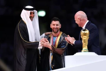 மெஸ்ஸிக்கு அரசர்களுக்கான தங்க உடையை அணிவித்து கௌரவத்த கத்தார்: எழுந்த விவாதம்