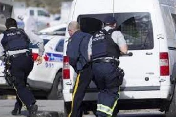 இரண்டு குடும்பங்களை கொலை செய்ய திட்டமிட்ட 12 வயது சிறுமி-உலக செய்திகள்