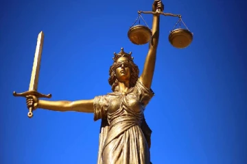 காதலியுடன் நெருக்கமாக இருந்த காட்சிகளை வெளியிடுவதாக மிரட்டிய நபர்: சுவிஸ் நீதிமன்றம் அதிரடி