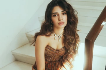 இளம் நடிகை க்ரித்தி ஷெட்டி ட்ரெண்டி லுக்கில் ஹாட் போட்டோஷூட்