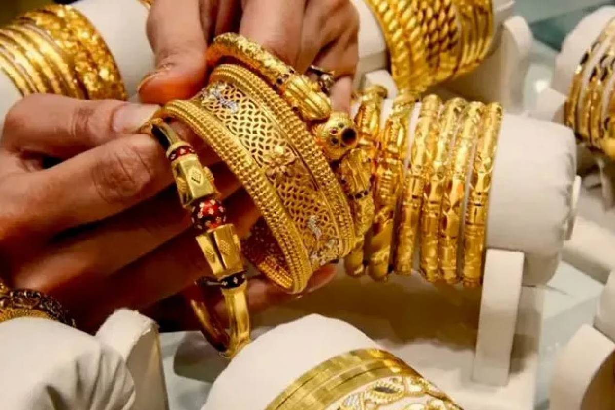 சர்வதேச சந்தையில் எகிறும் தங்க விலை ; ஒரே நாளில் அதிரடி மாற்றம் | Gold Prices Soar In The International Market சர்வதேச சந்தையில் எகிறும் தங்க விலை ; ஒரே நாளில் அதிரடி மாற்றம் | Gold Prices Soar In The International Market