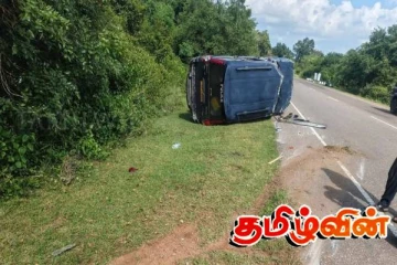 முல்லைத்தீவு மாங்குளம் வீதியில் பொலிஸ் ஜீப் தடம்புரண்டு விபத்து.