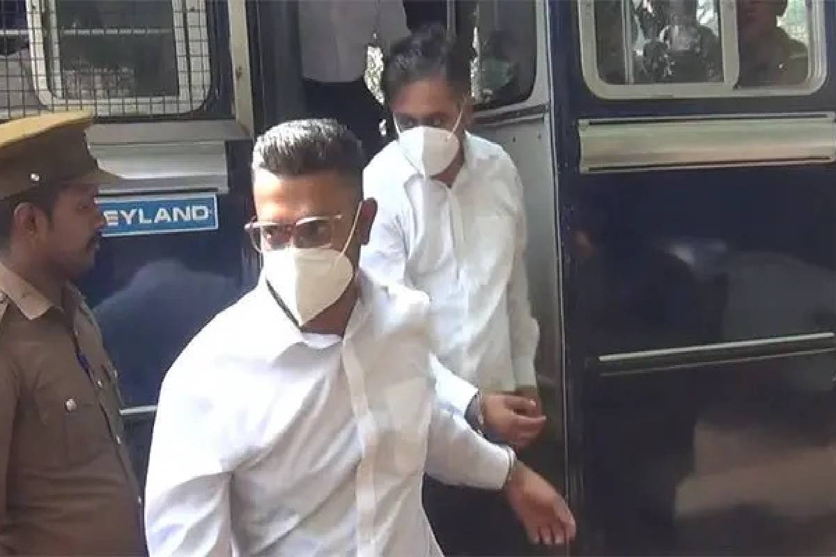 ஹரக் கட்டா மனைவியிடம் 120 மில்லியன் ரூபாய் இலஞ்சம் பெற்ற சரித் அபேசிங்க- மீண்டும் பிணை..! | Sarith Abeysinghe Back In Prison ஹரக் கட்டா மனைவியிடம் 120 மில்லியன் ரூபாய் இலஞ்சம் பெற்ற சரித் அபேசிங்க- மீண்டும் பிணை..! | Sarith Abeysinghe Back In Prison