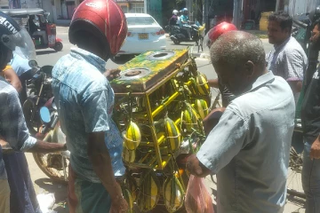 சுட்டெரிக்கும் சூரியன்; சூடுபிடிக்கும் வெள்ளரிப்பழ விற்பனை!(Photos)