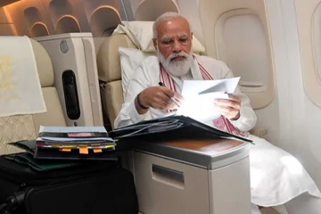 பாகிஸ்தான் வான்வெளியில் பறந்த பிரதமர் மோடியின் சிறப்பு விமானம்