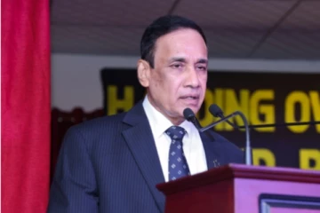 மேல் மாகாண ஆளுநர் ரொஷான் குணதிலக்க இராஜினாமா