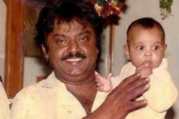 மறைந்த நடிகர் விஜயகாந்த் தூக்கி வைத்திருக்கும் இந்த குழந்தை யார் தெரியுமா.. இதோ பாருங்க