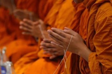 80,000-க்கும் மேற்பட்ட அந்தரங்க புகைப்படங்கள்! துறவிகளை மிரட்டி ரூ. 88 கோடி பணம் பறித்த தாய்லாந்து பெண்!