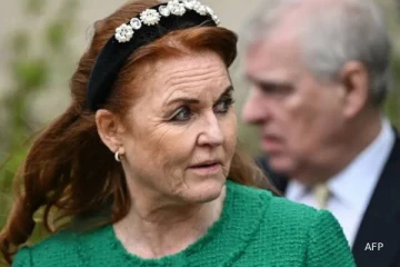 எப்ஸ்டீனிடம் திருமணக் கோரிக்கை வைத்த பிரித்தானிய இளவரசி பீட்ரைசின் தாயார்