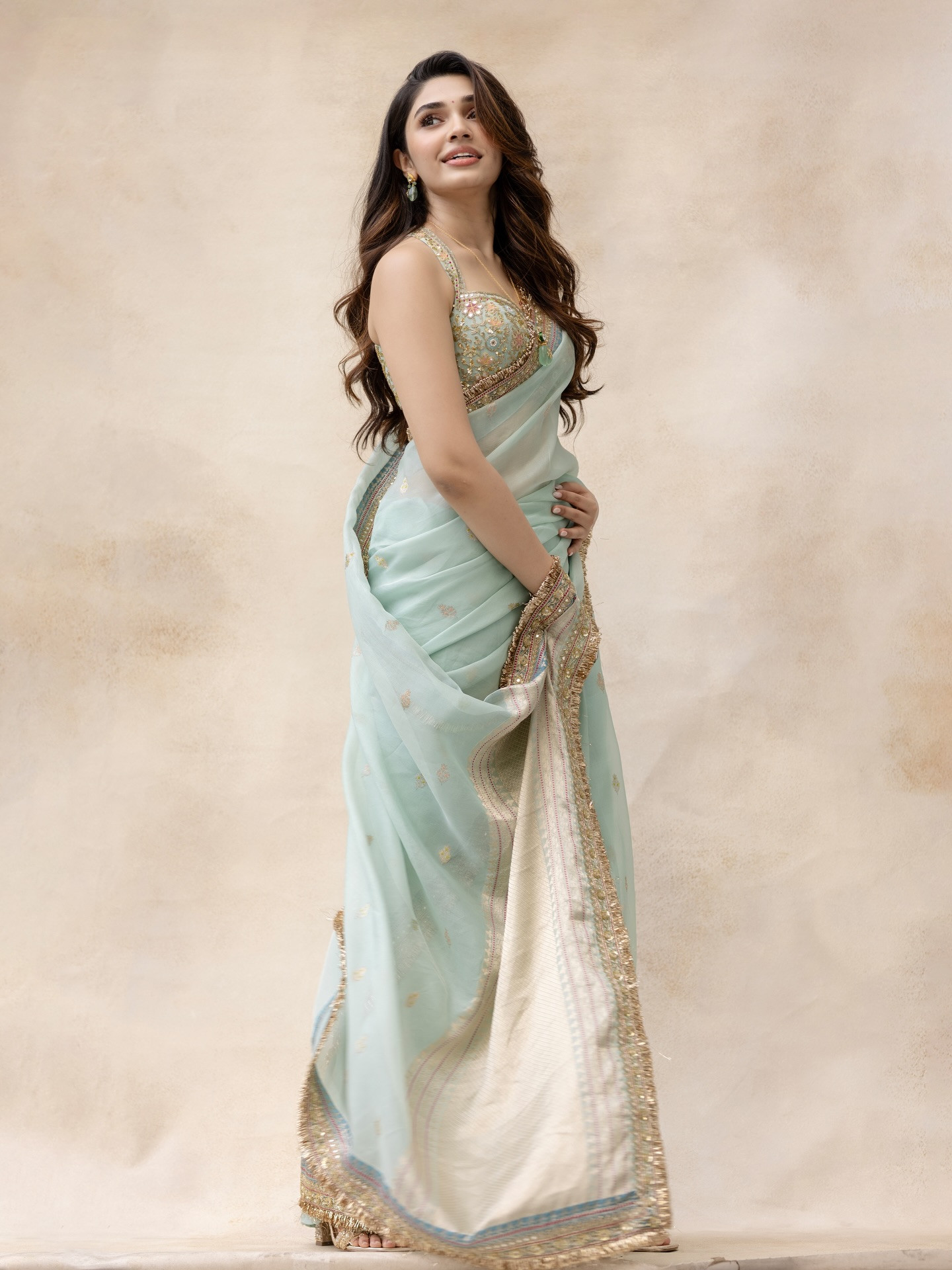 க்ரித்தி ஷெட்டி சேலையில் அழகிய போட்டோஷூட் 8 Gallery